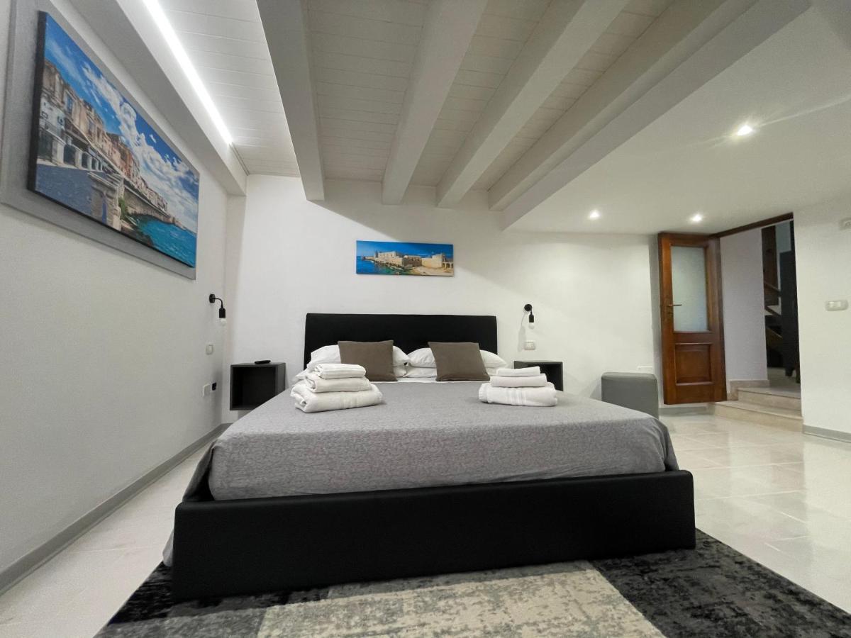 Maniace Apartment